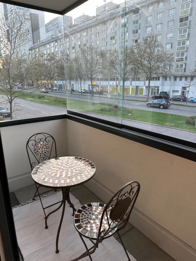 Amazing City Center Apartment Вена Экстерьер фото